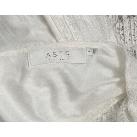ASTR the LABEL Ivory Textured Short Sleeve Wrap V-Neck Thong Bodysuit Small - Picture 12 of 13